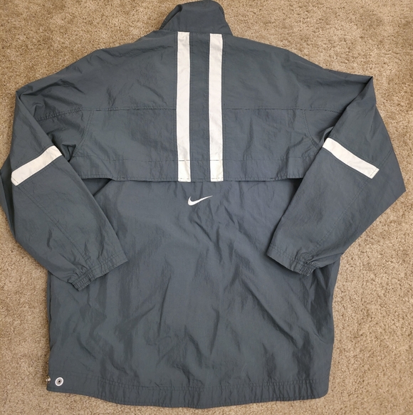 Nike - Picture 2 of 4